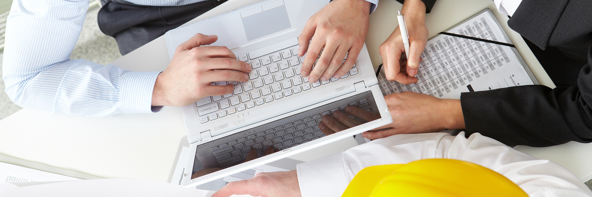 Skontaktuj się<br />
z nami